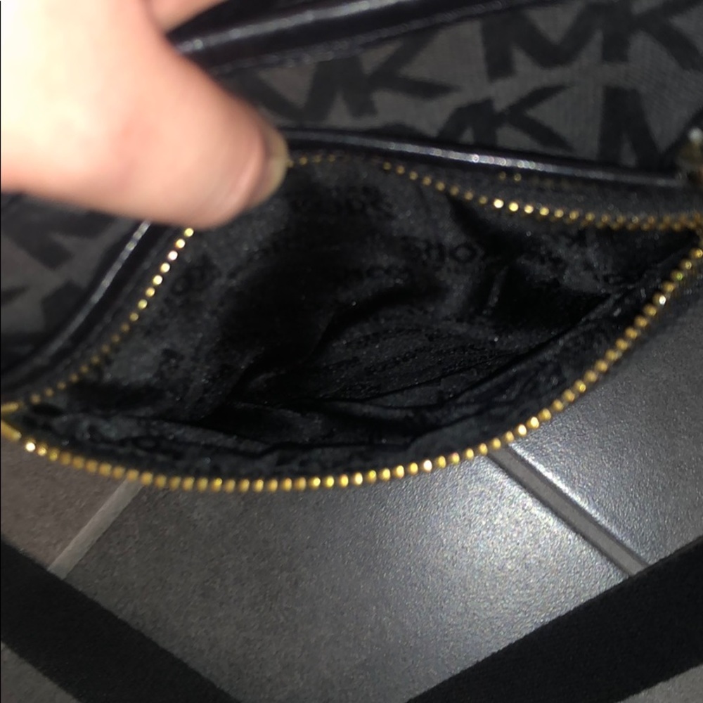 Michael Kors purse - Picture 3 of 5